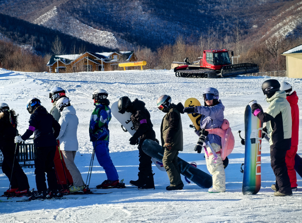 内蒙古扎兰屯：无滑雪不冬天